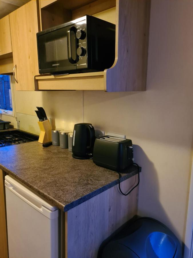Cosy, Family Caravan Near The Beach Клактън он Сий Екстериор снимка